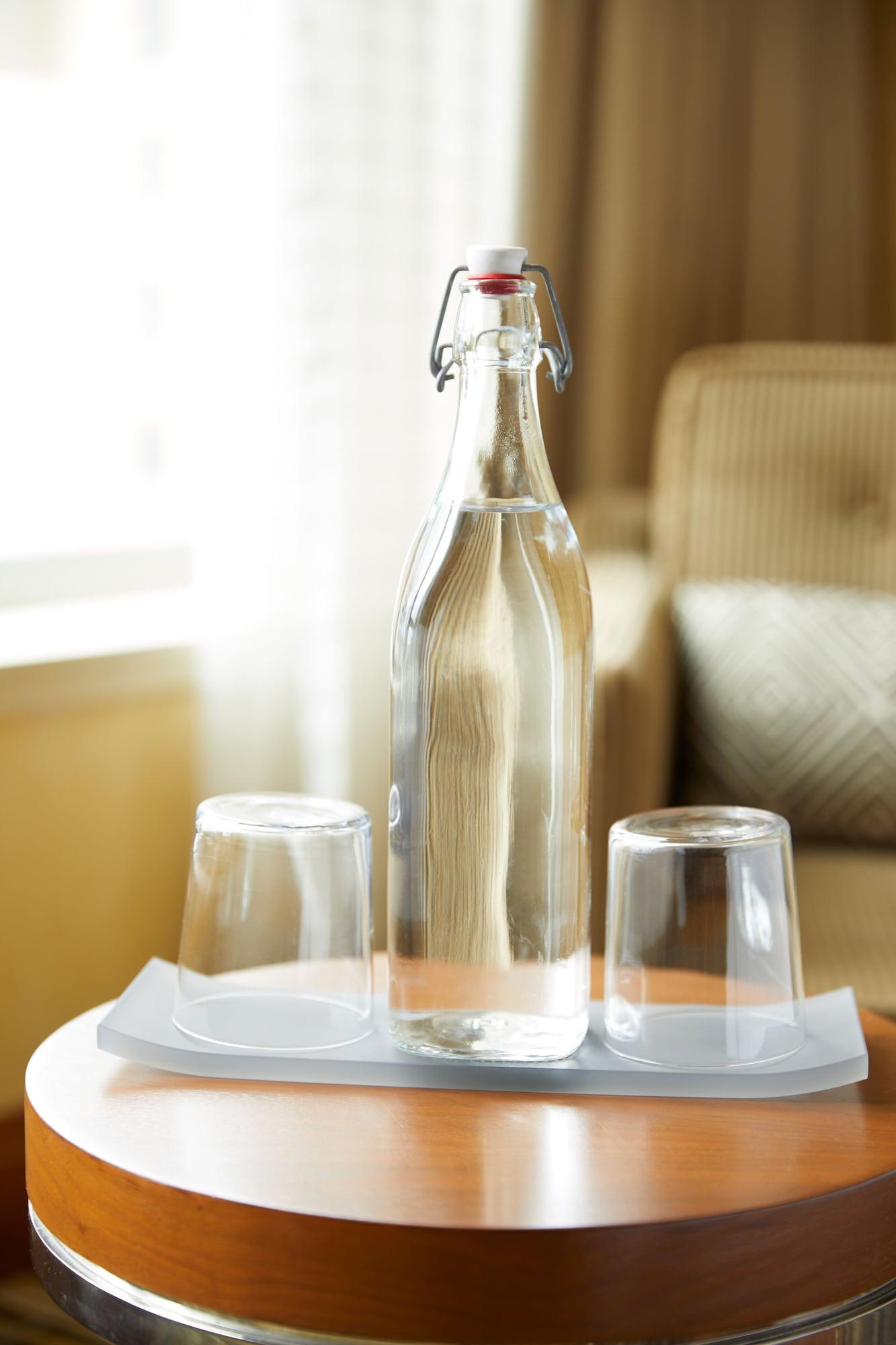 1 Hotel Σιάτλ Εξωτερικό φωτογραφία A bottle of water